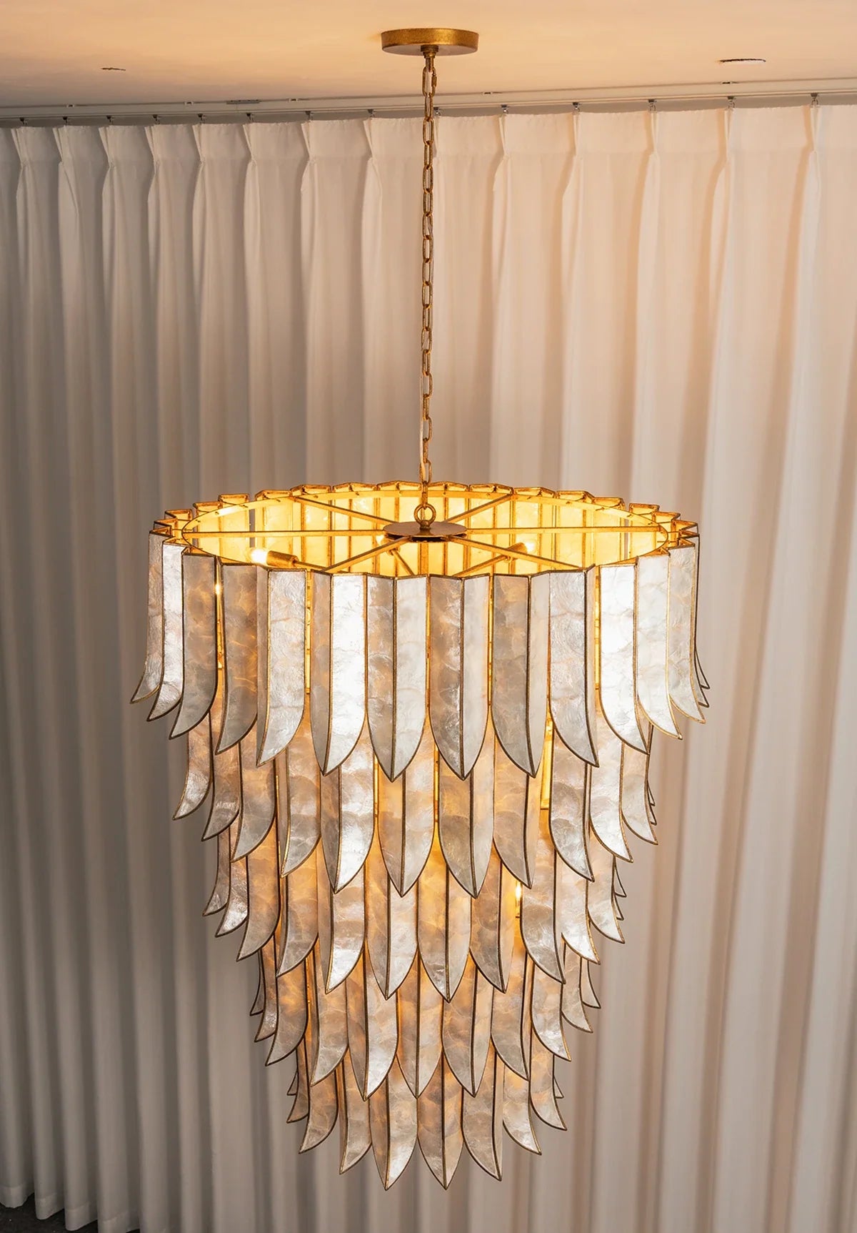Cascara Capiz Shell Chandelier – Shell detail 30