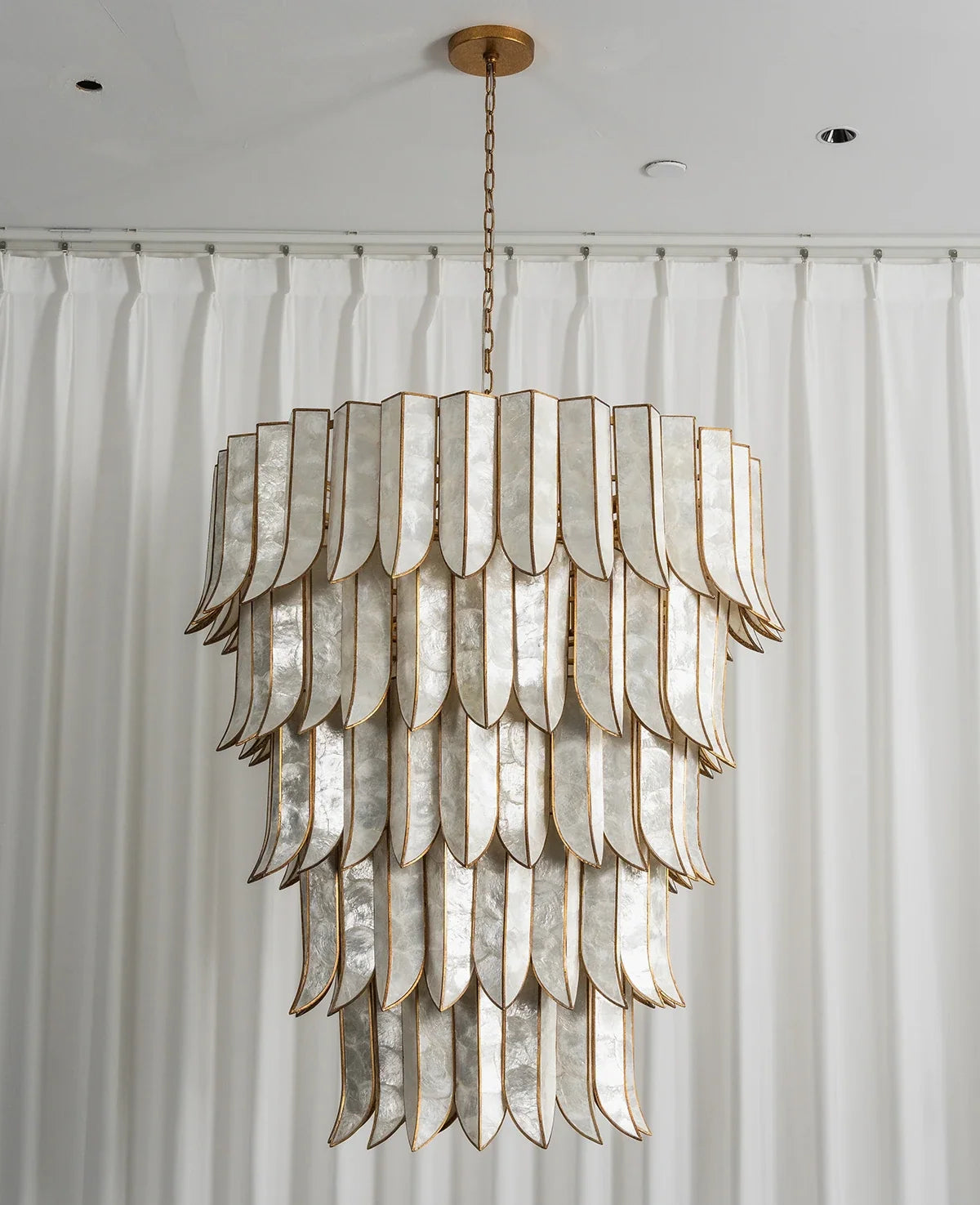 Cascara Capiz Shell Chandelier – Shell detail 31
