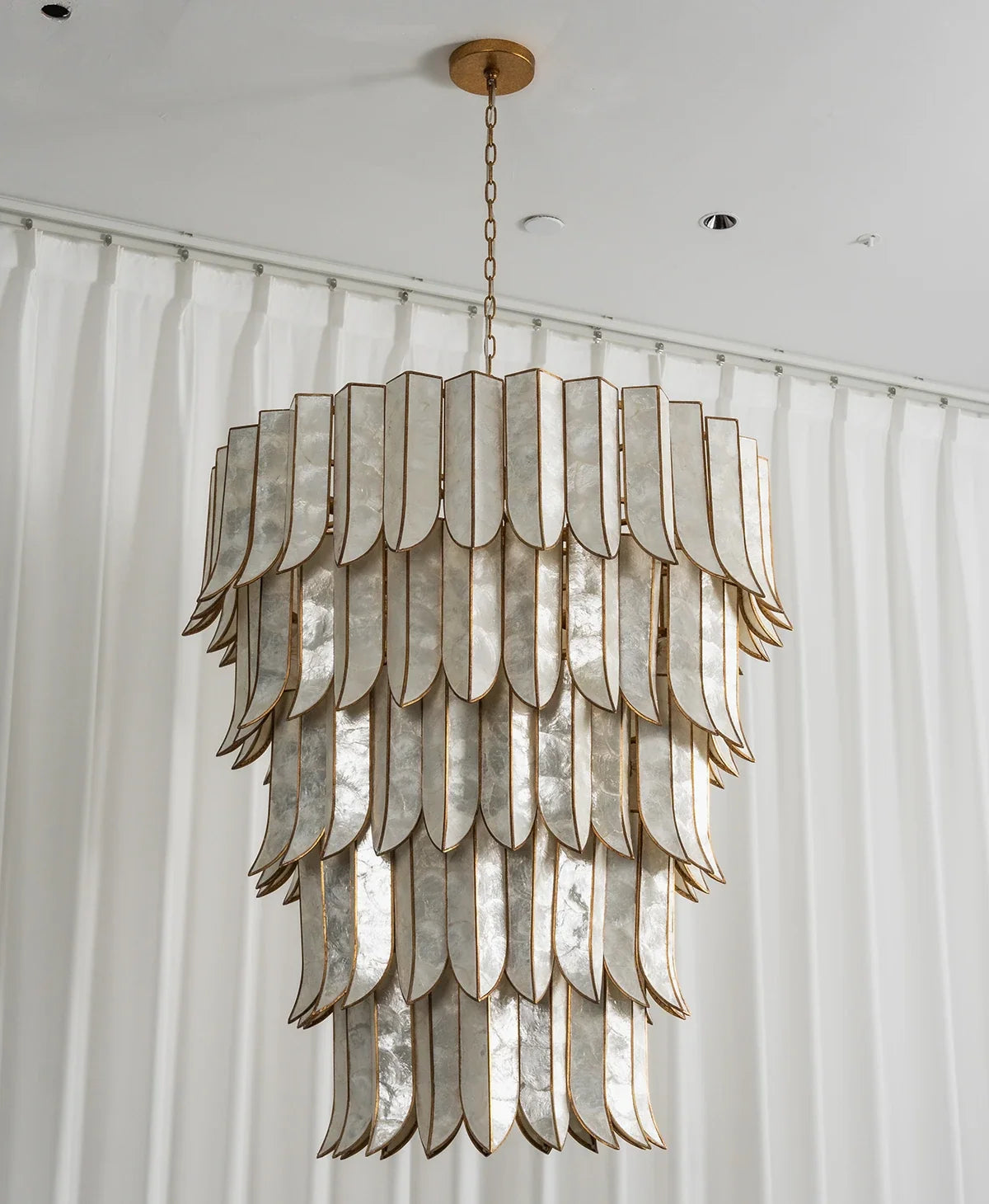 Cascara Capiz Shell Chandelier – Shell detail 33