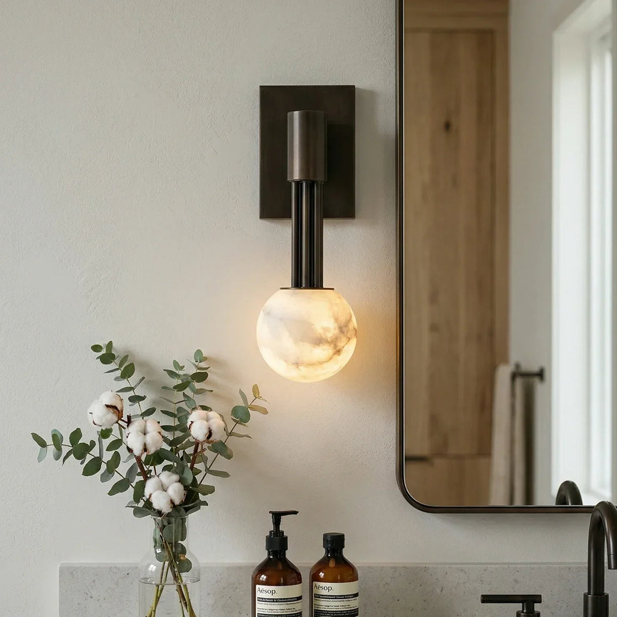 Columnar Obra Spherical Alabaster Wall Lamp – Alabaster detail 4