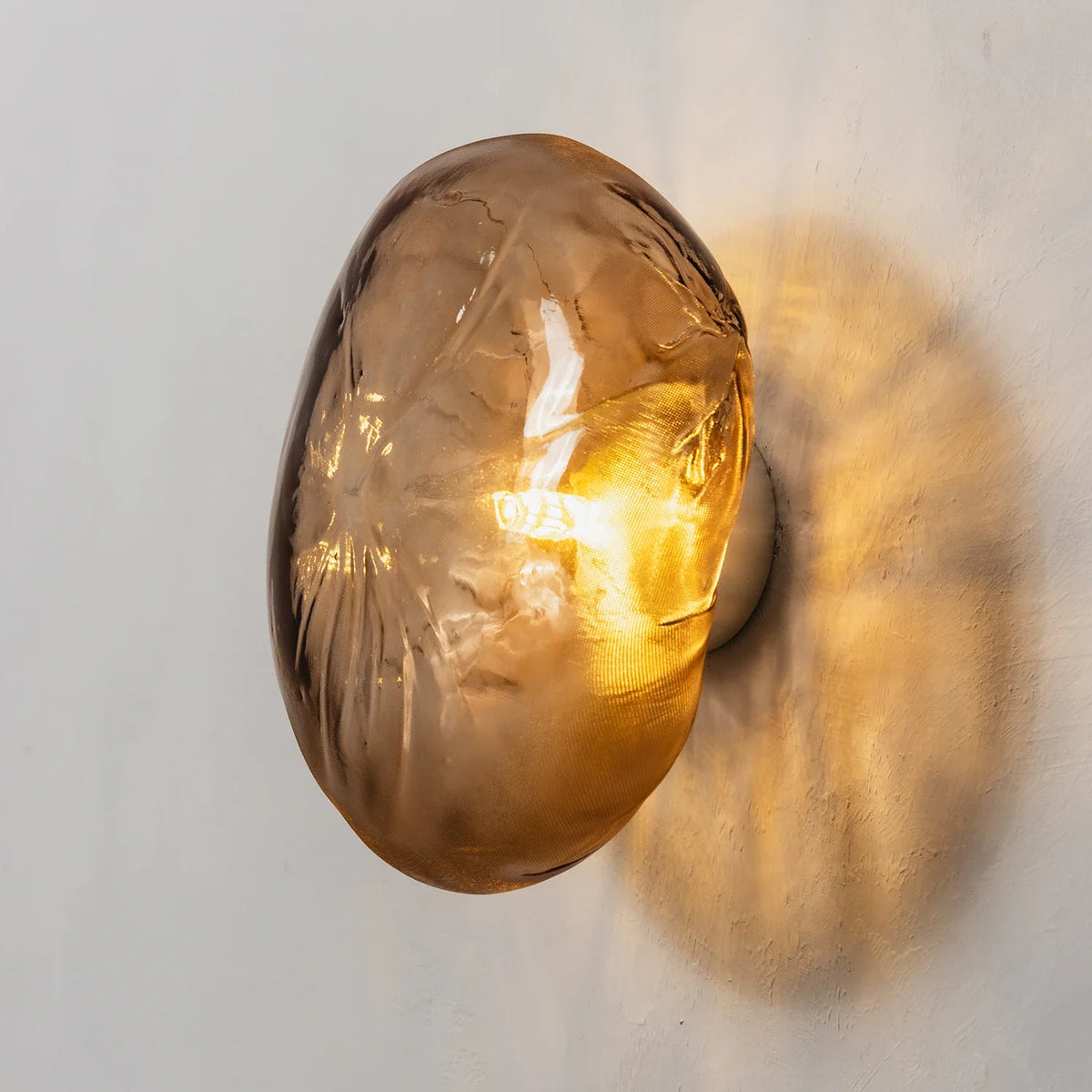 Corvina Molten Glass Wall Sconce – Glass detail 31