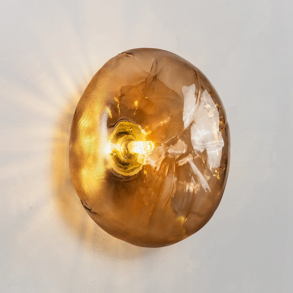 Corvina Molten Glass Wall Sconce – Glass detail 29