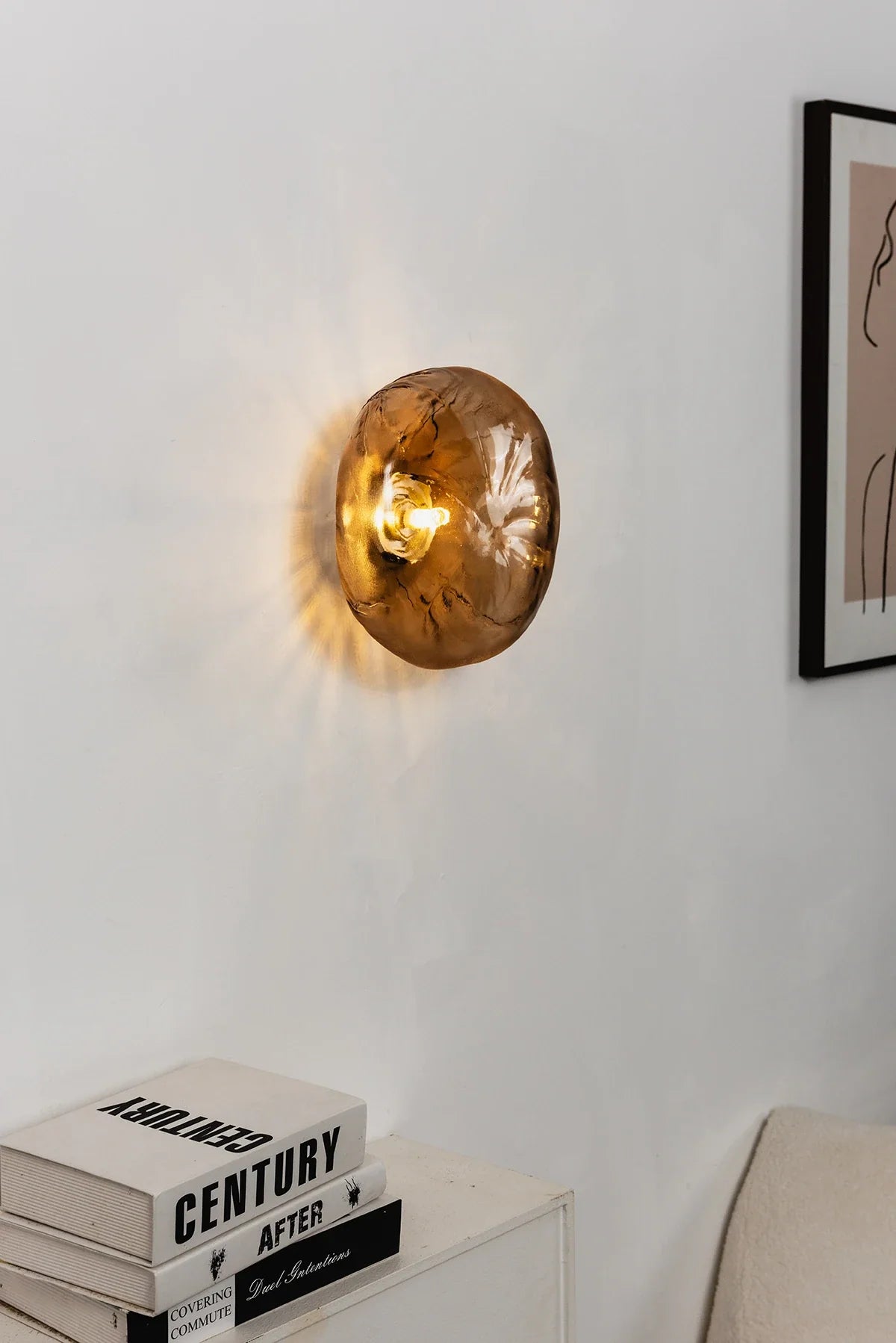 Corvina Molten Glass Wall Sconce – Glass detail 14