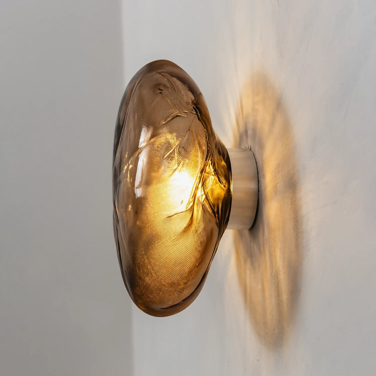 Corvina Molten Glass Wall Sconce – Glass detail 30
