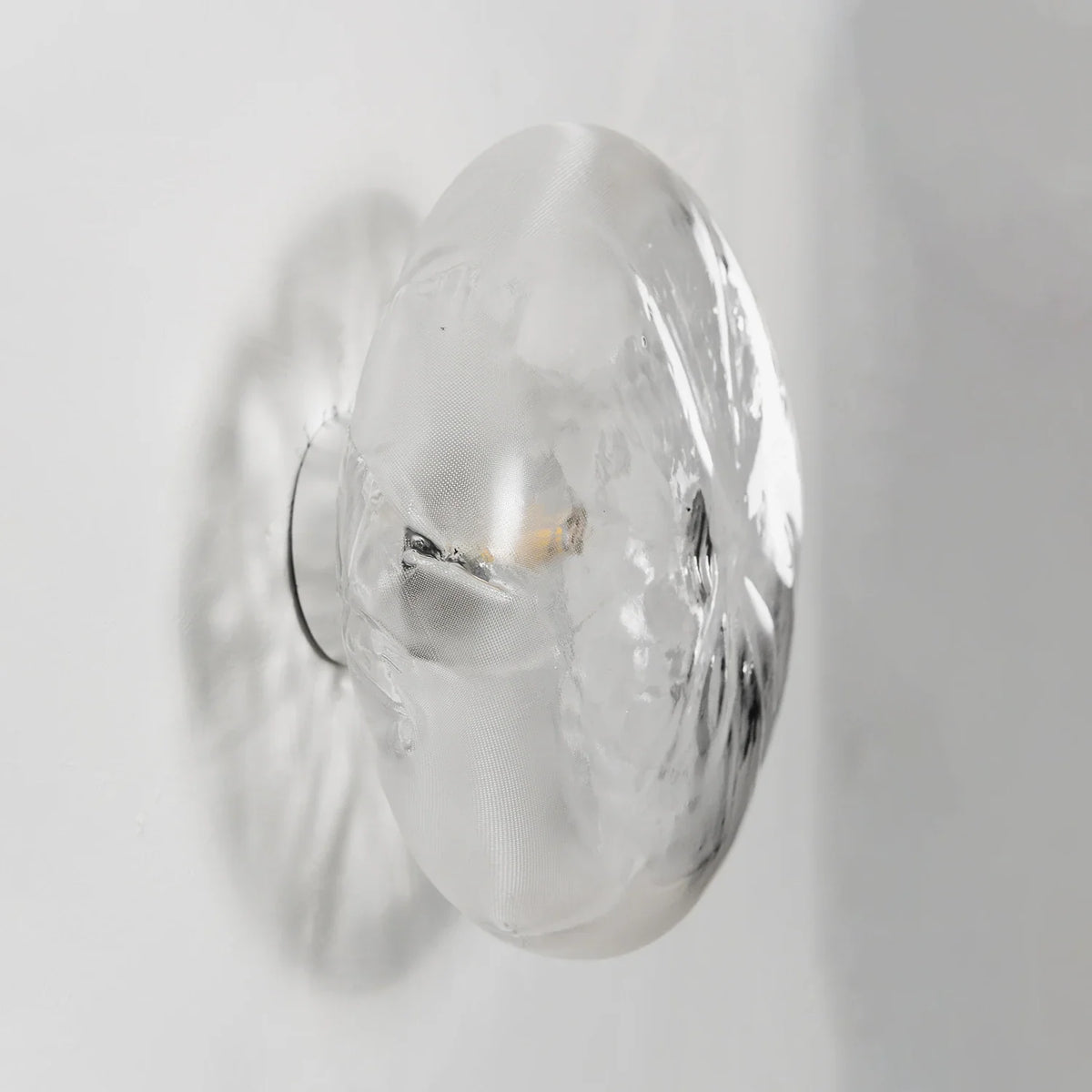 Corvina Molten Glass Wall Sconce – Glass detail 45