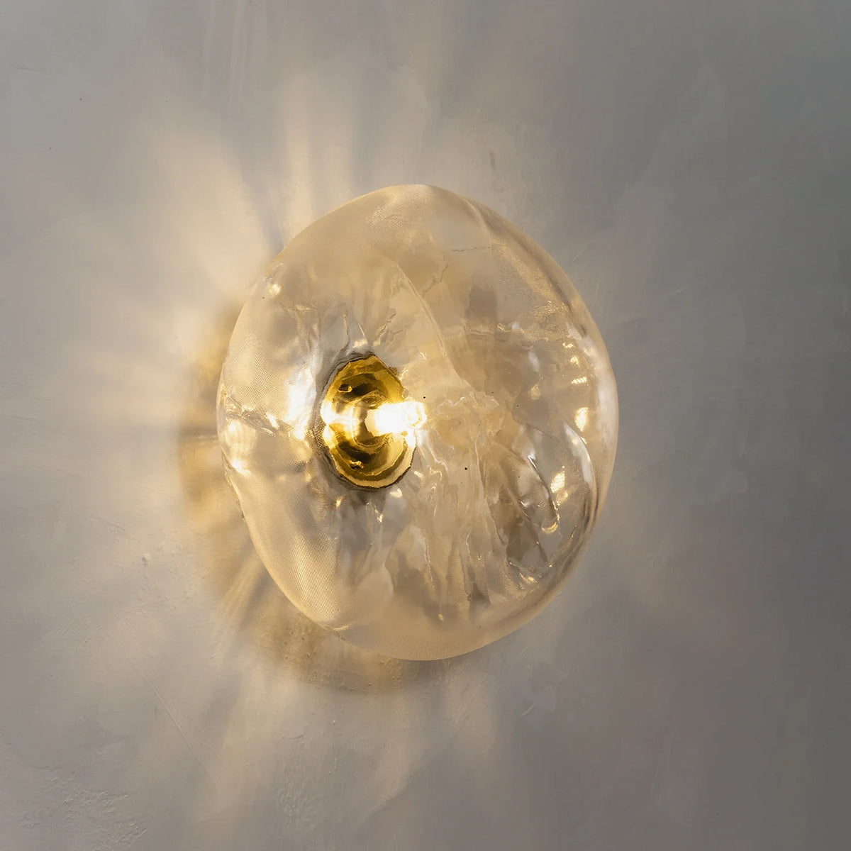 Corvina Molten Glass Wall Sconce – Glass detail 41