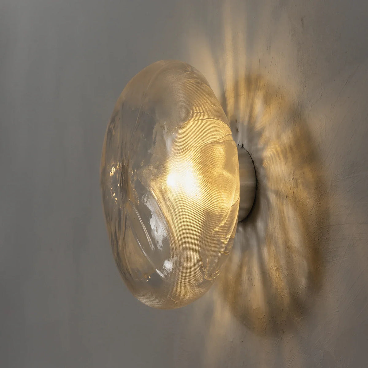 Corvina Molten Glass Wall Sconce – Glass detail 44