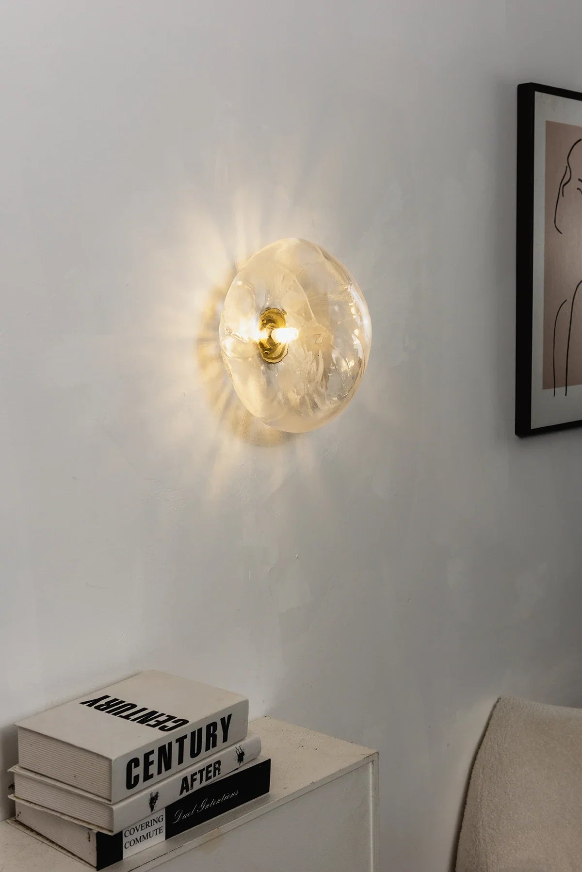 Corvina Molten Glass Wall Sconce – Glass detail 19