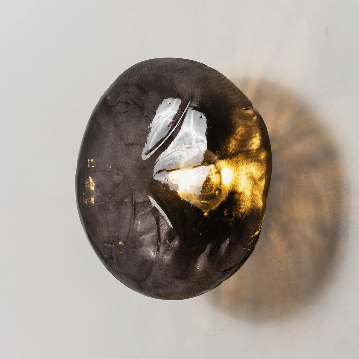 Corvina Molten Glass Wall Sconce – Glass detail 36