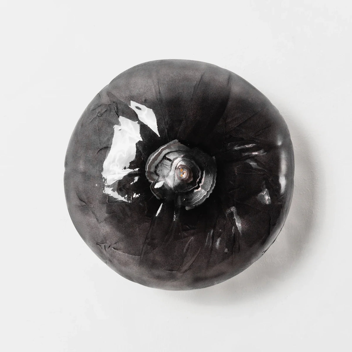 Corvina Molten Glass Wall Sconce – Glass detail 38