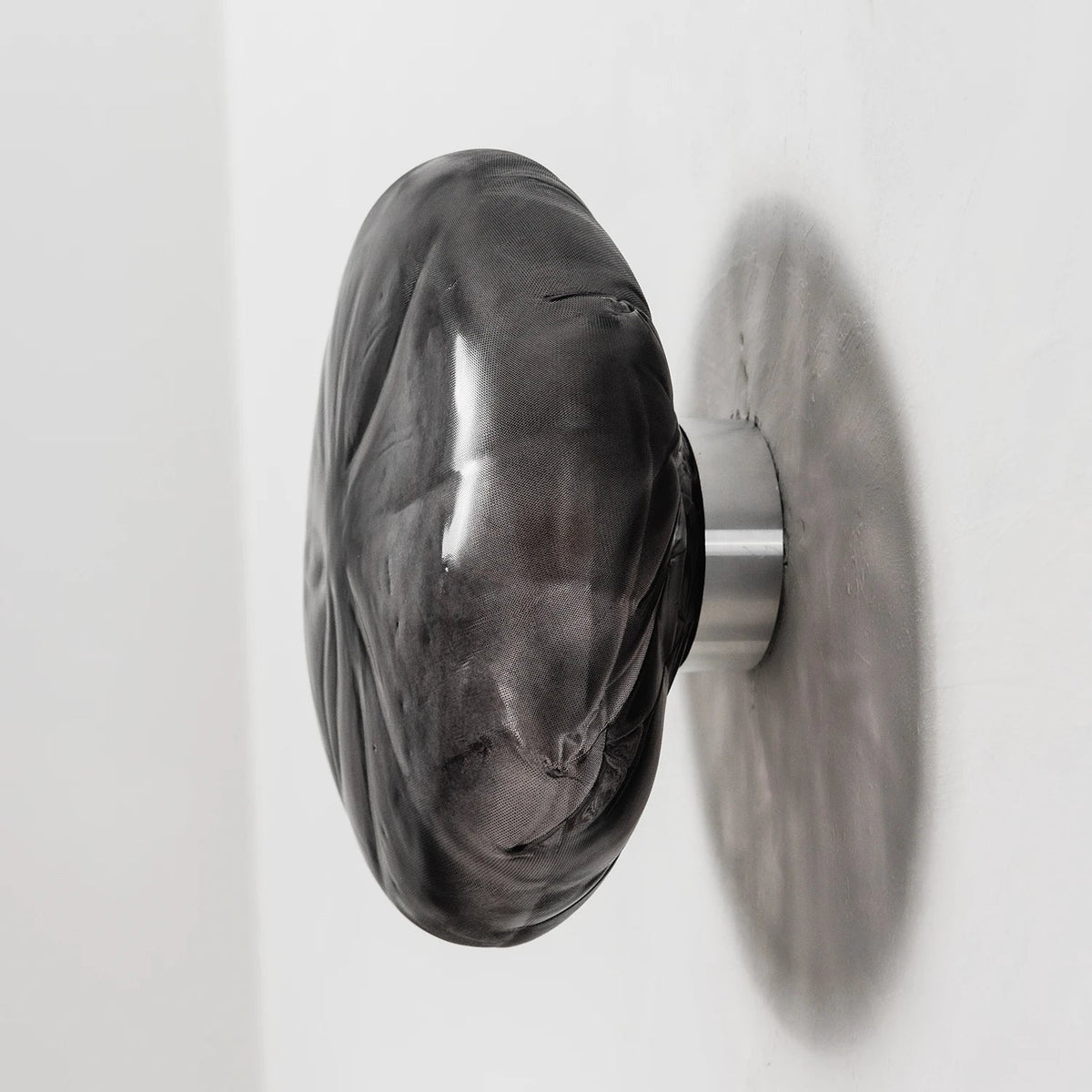Corvina Molten Glass Wall Sconce – Glass detail 40