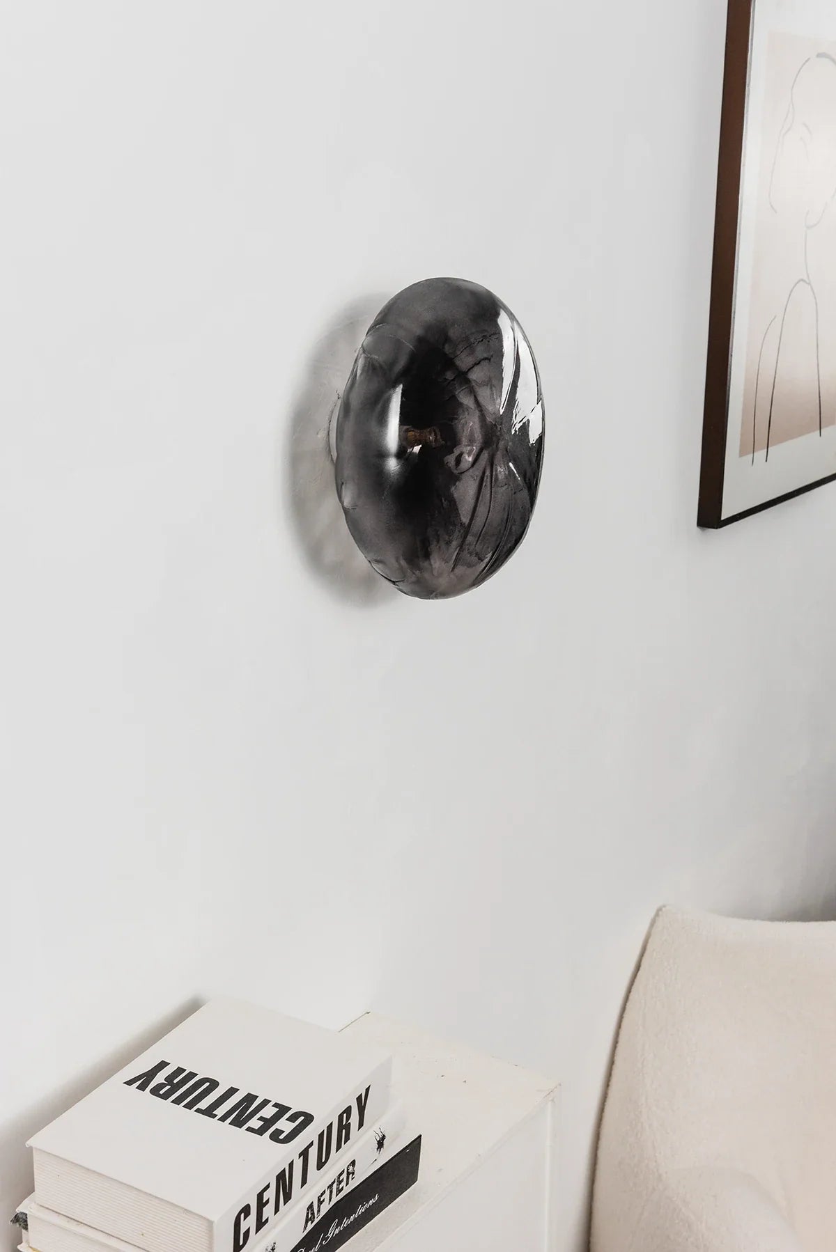 Corvina Molten Glass Wall Sconce – Glass detail 18