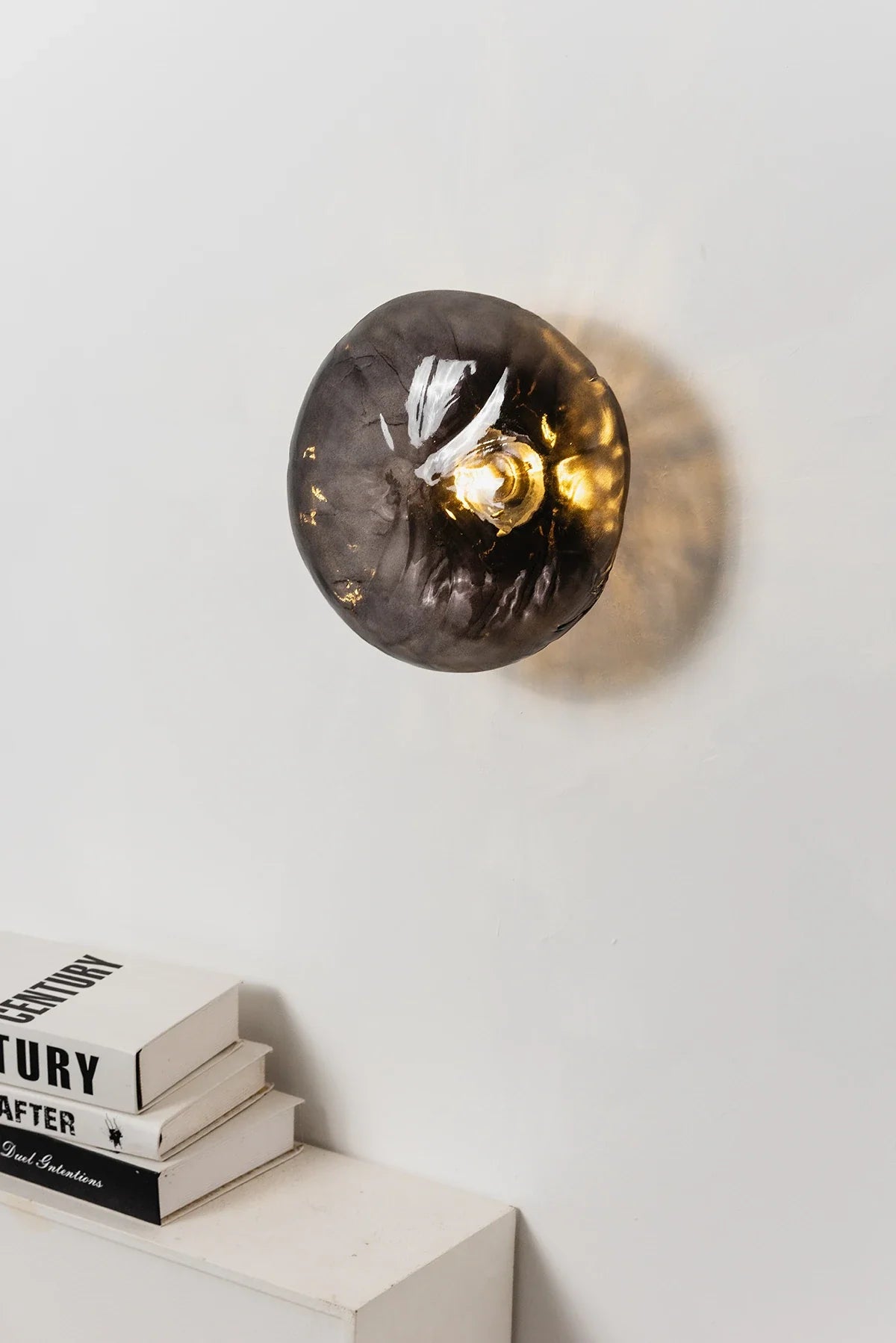 Corvina Molten Glass Wall Sconce – Glass detail 16