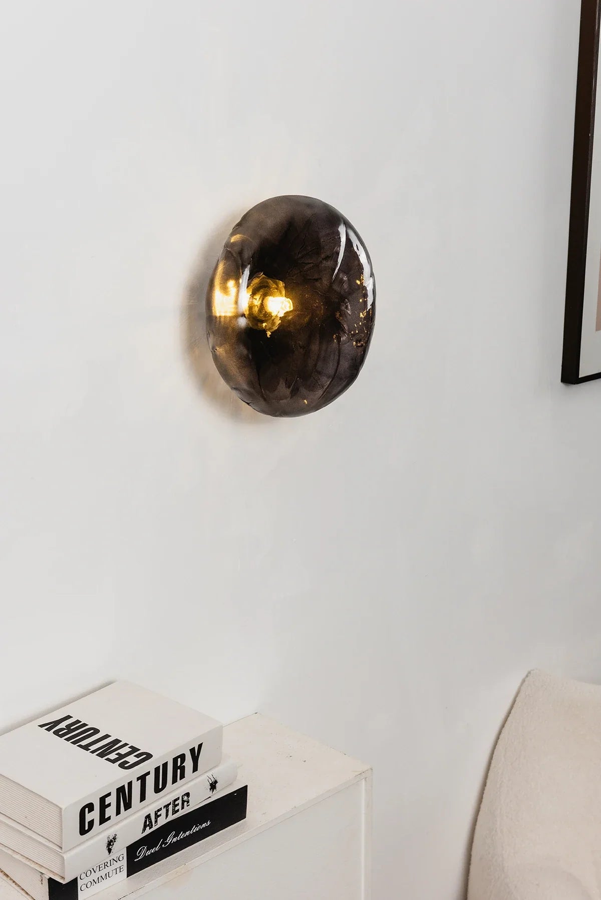 Corvina Molten Glass Wall Sconce – Glass detail 17