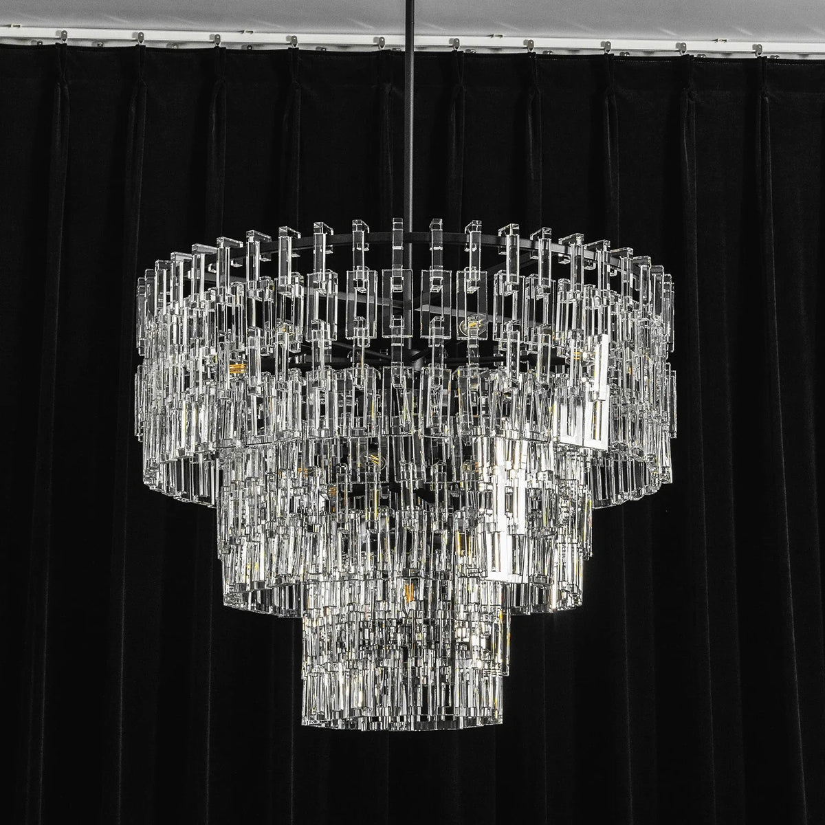 Corwin Tiered Crystal Bar Chandelier – Crystal detail 30