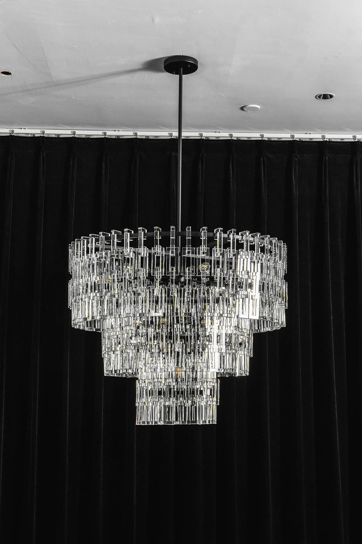 Corwin Tiered Crystal Bar Chandelier – Crystal detail 38