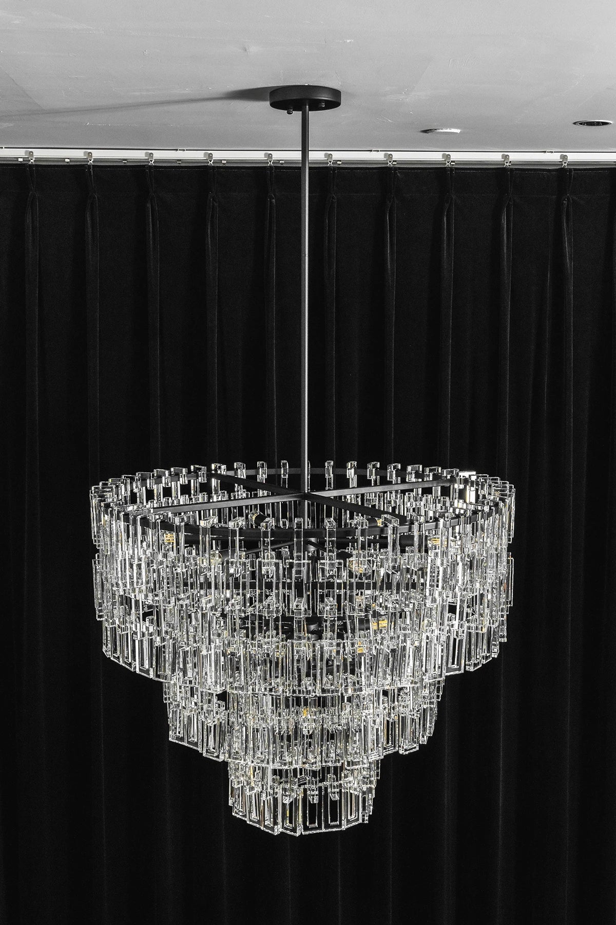 Corwin Tiered Crystal Bar Chandelier – Crystal detail 39