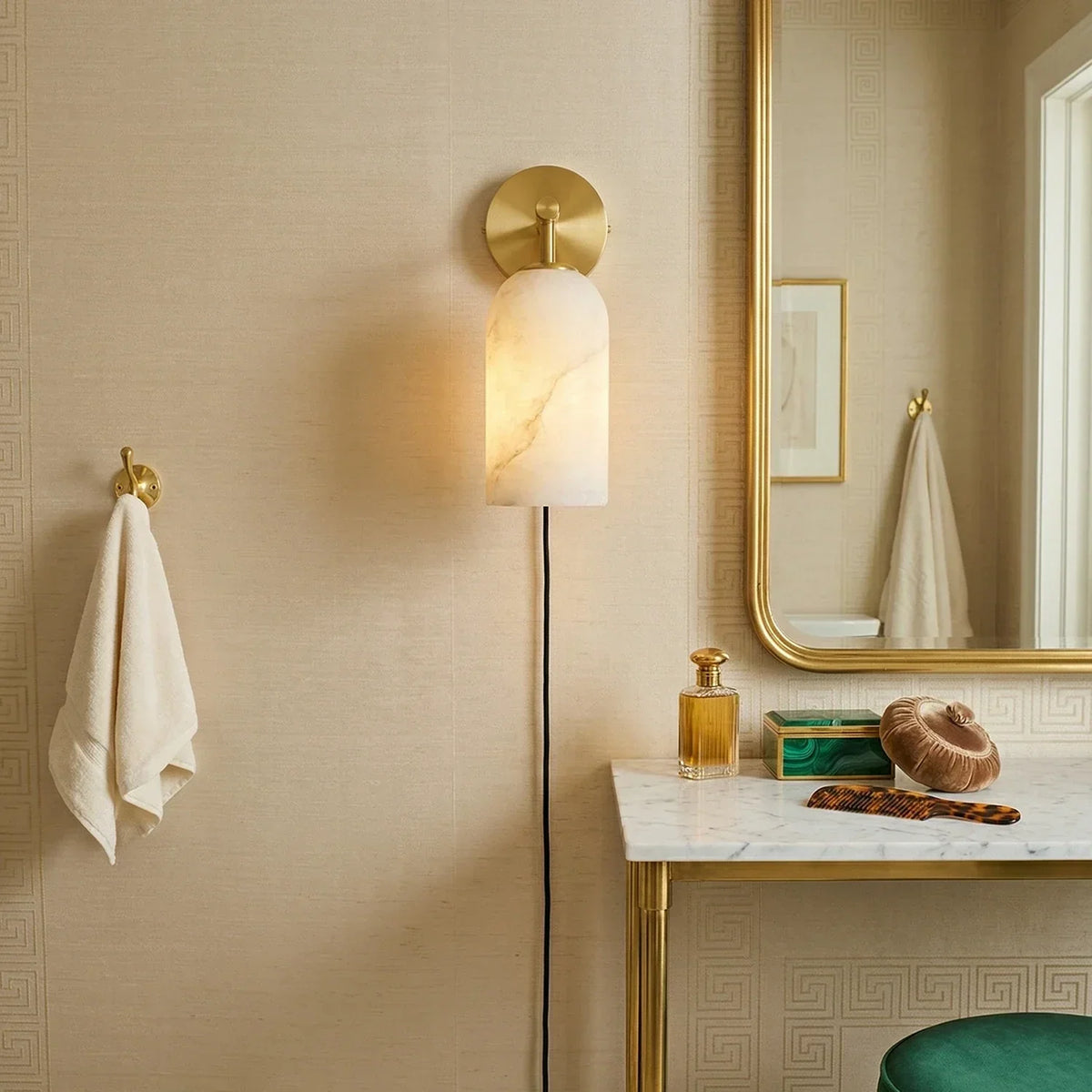 Cylindrical Alabaster Plug-in Wall Sconce – Alabaster detail 4