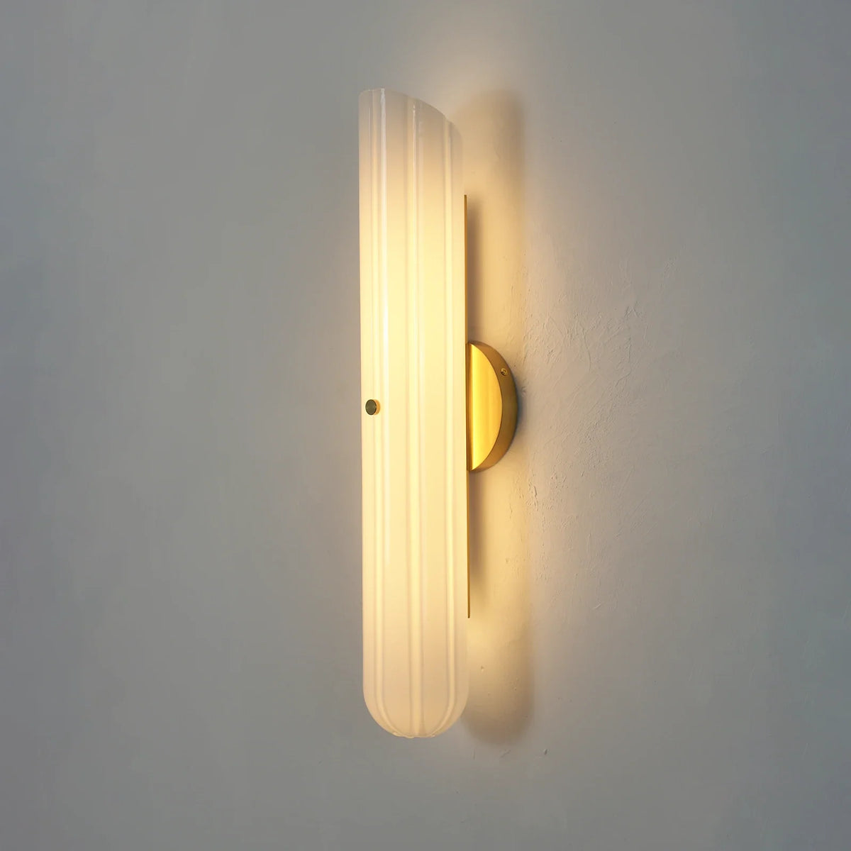 Delphine Fluted Glass Wall Sconce – Glass detail 20