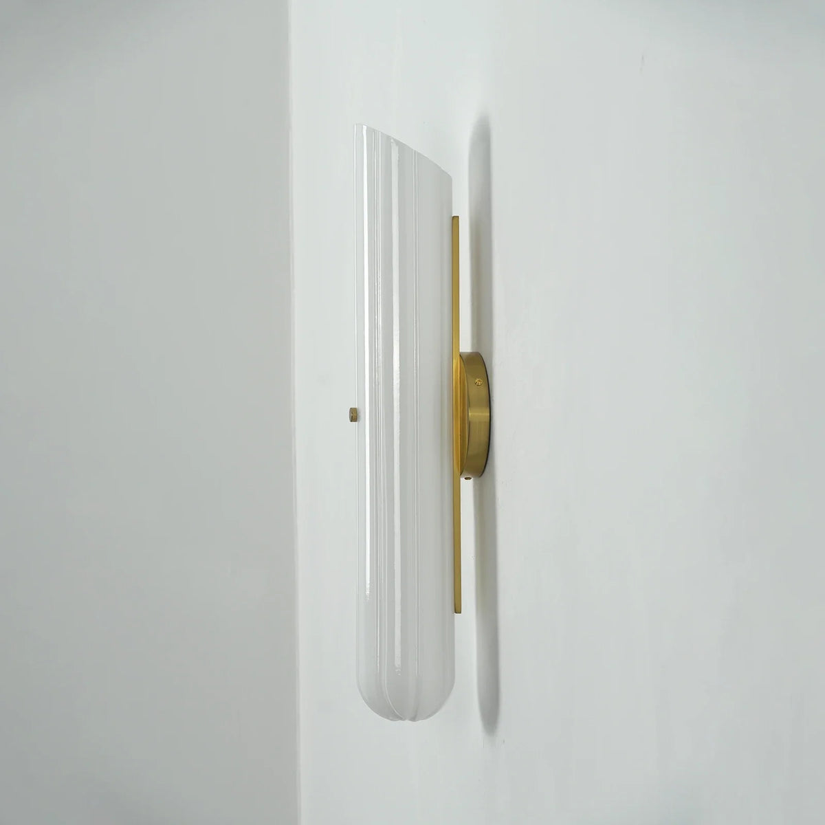 Delphine Fluted Glass Wall Sconce – Glass detail 24
