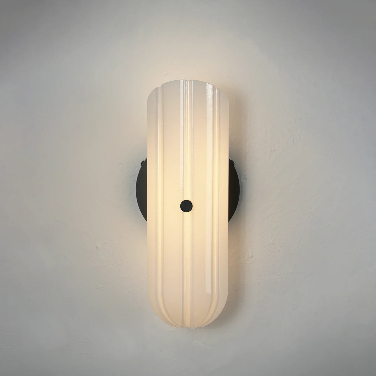 Delphine Fluted Glass Wall Sconce – Glass detail 12