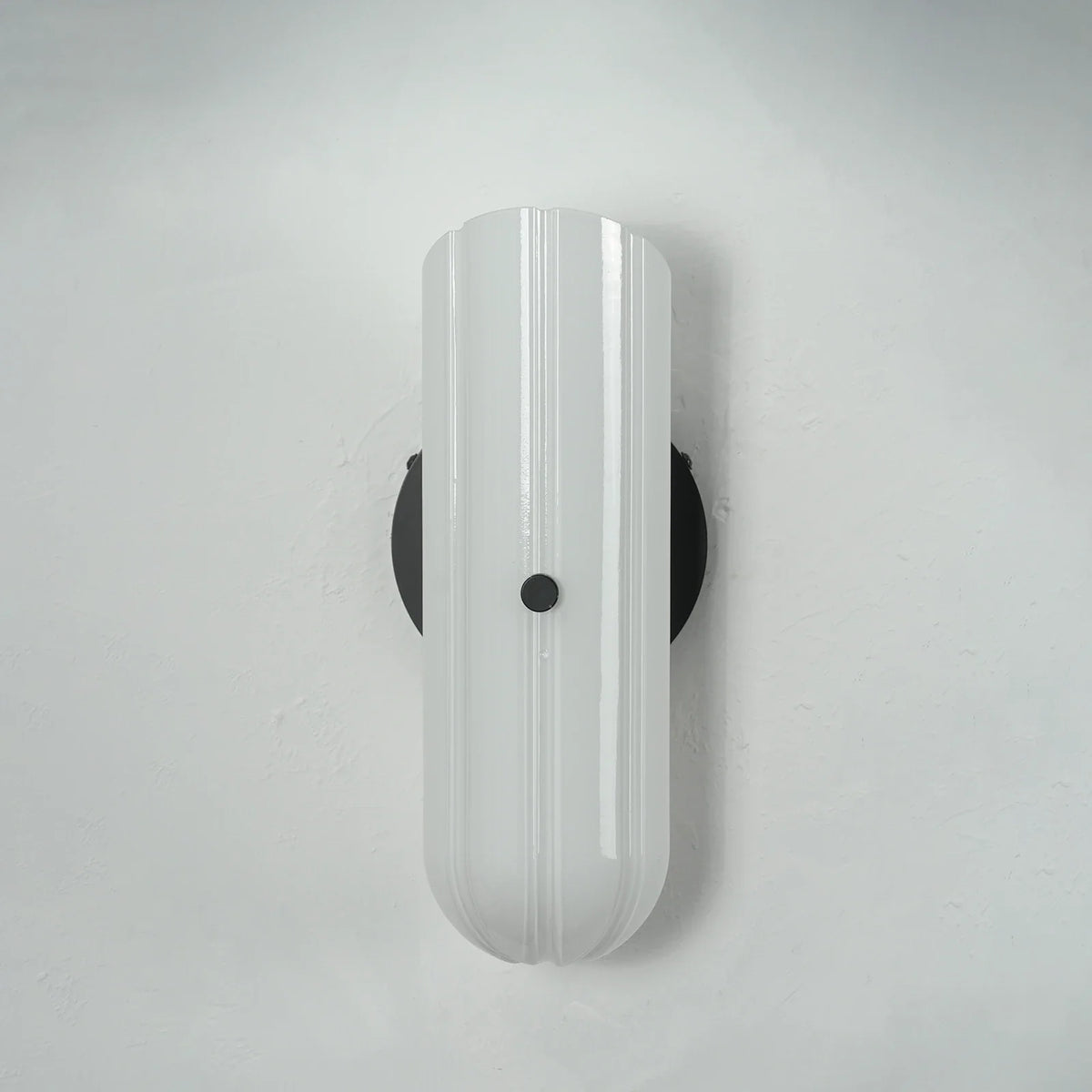 Delphine Fluted Glass Wall Sconce – Glass detail 15