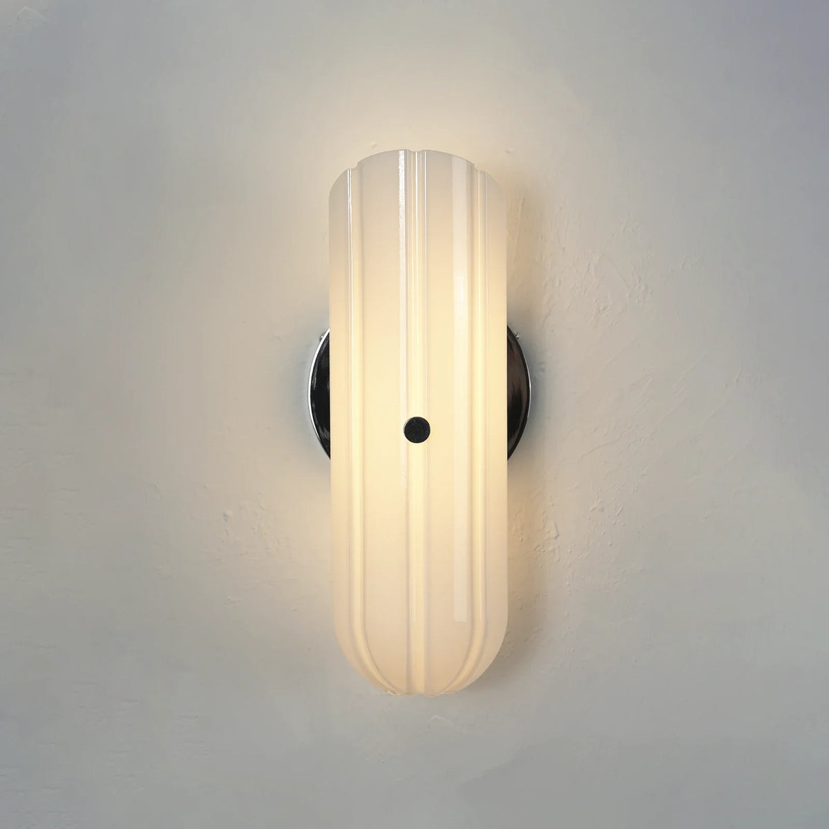 Delphine Fluted Glass Wall Sconce – Glass detail 14