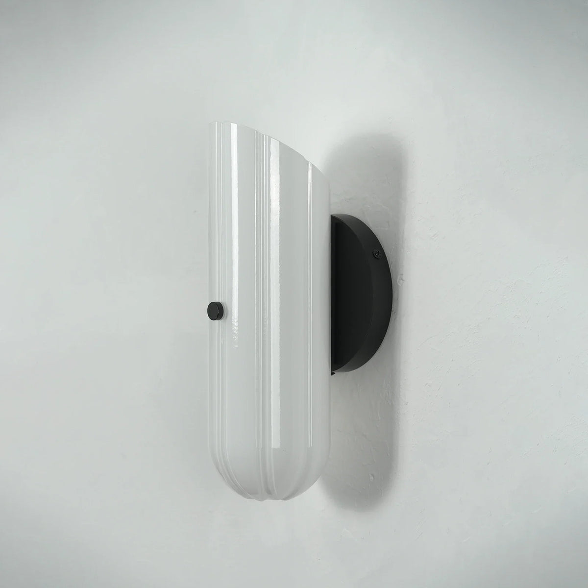 Delphine Fluted Glass Wall Sconce – Glass detail 16