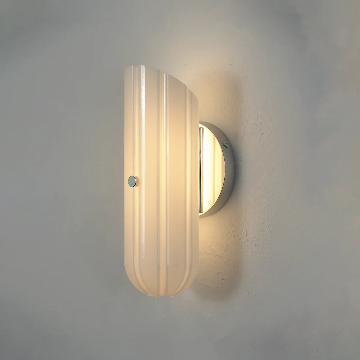 Delphine Fluted Glass Wall Sconce – Glass detail 18
