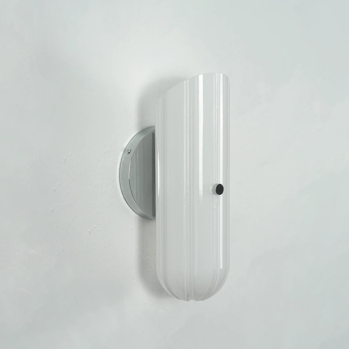Delphine Fluted Glass Wall Sconce – Glass detail 19