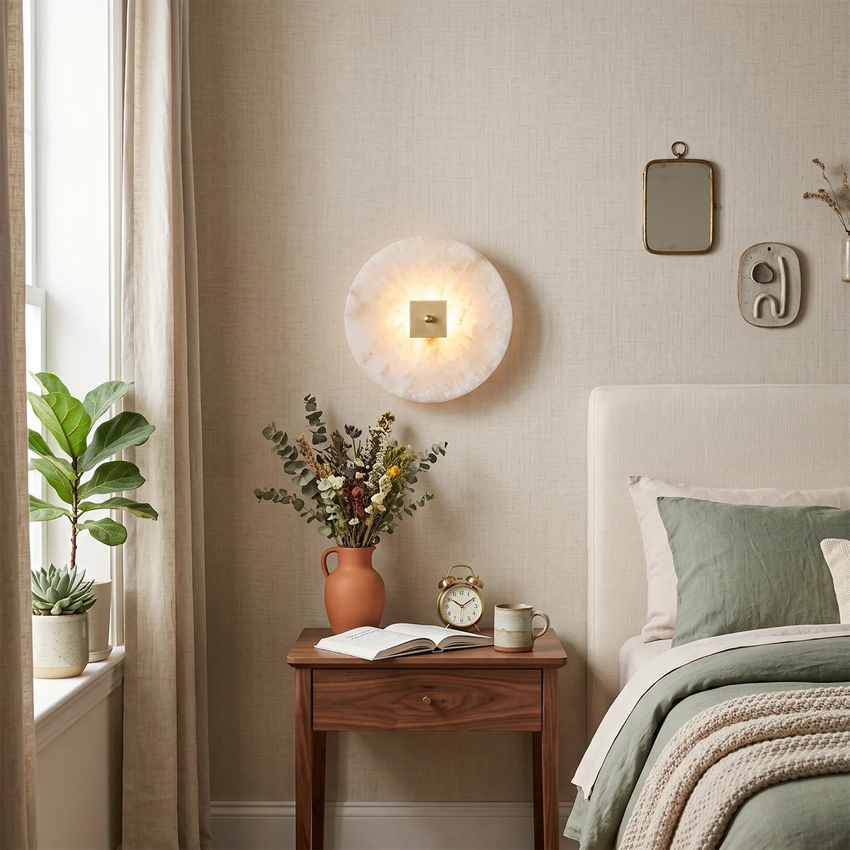 Disc Shaped Alabaster Wall Light – Alabaster detail 2