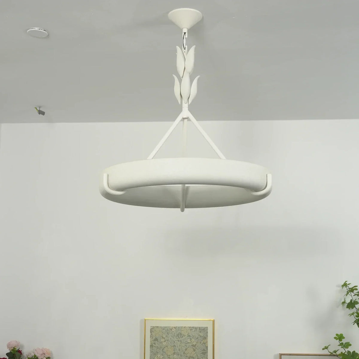 Elodie Plaster Petal Ring Chandelier – Plaster detail 17