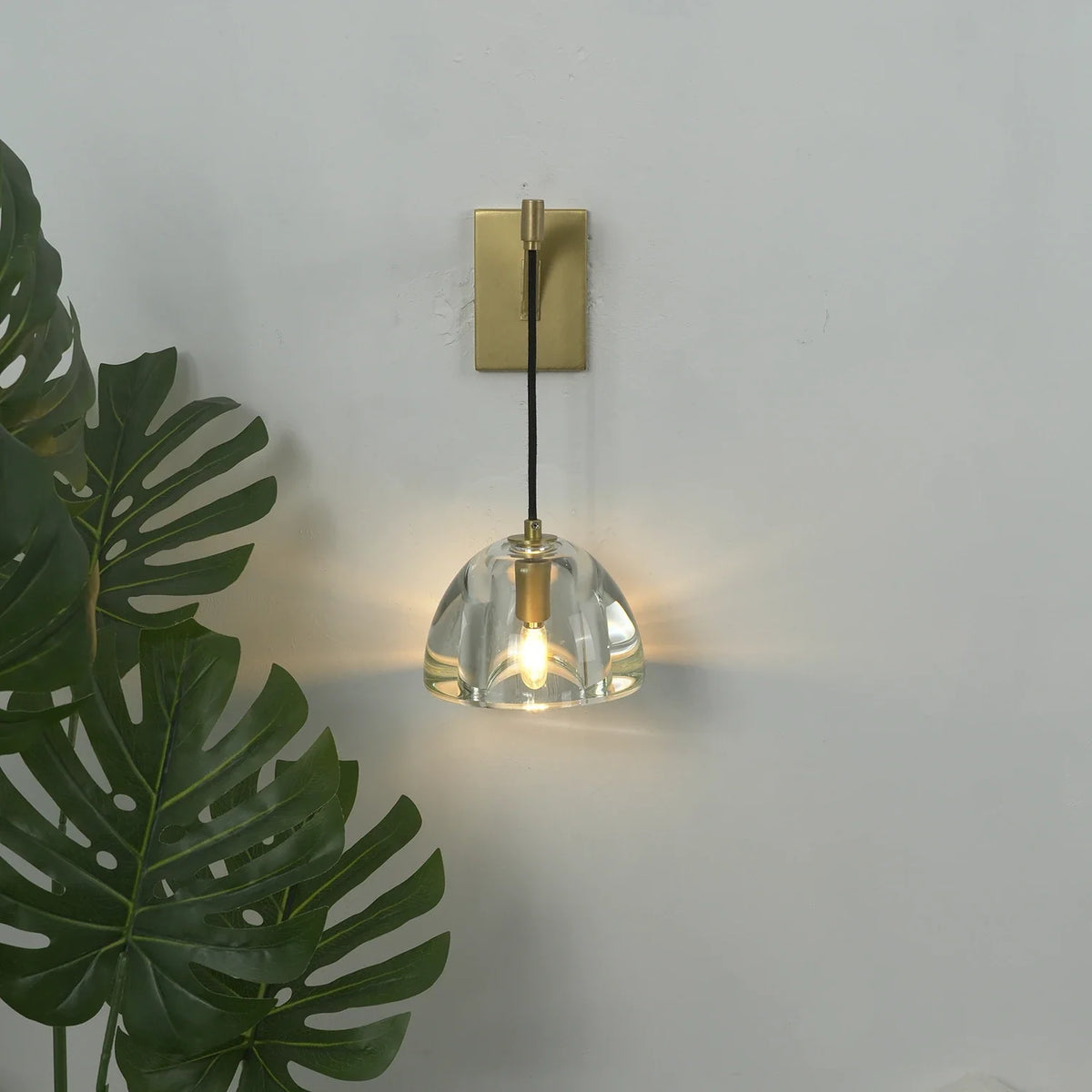 Halden Arched Crystal Wall Sconce – Crystal detail 8
