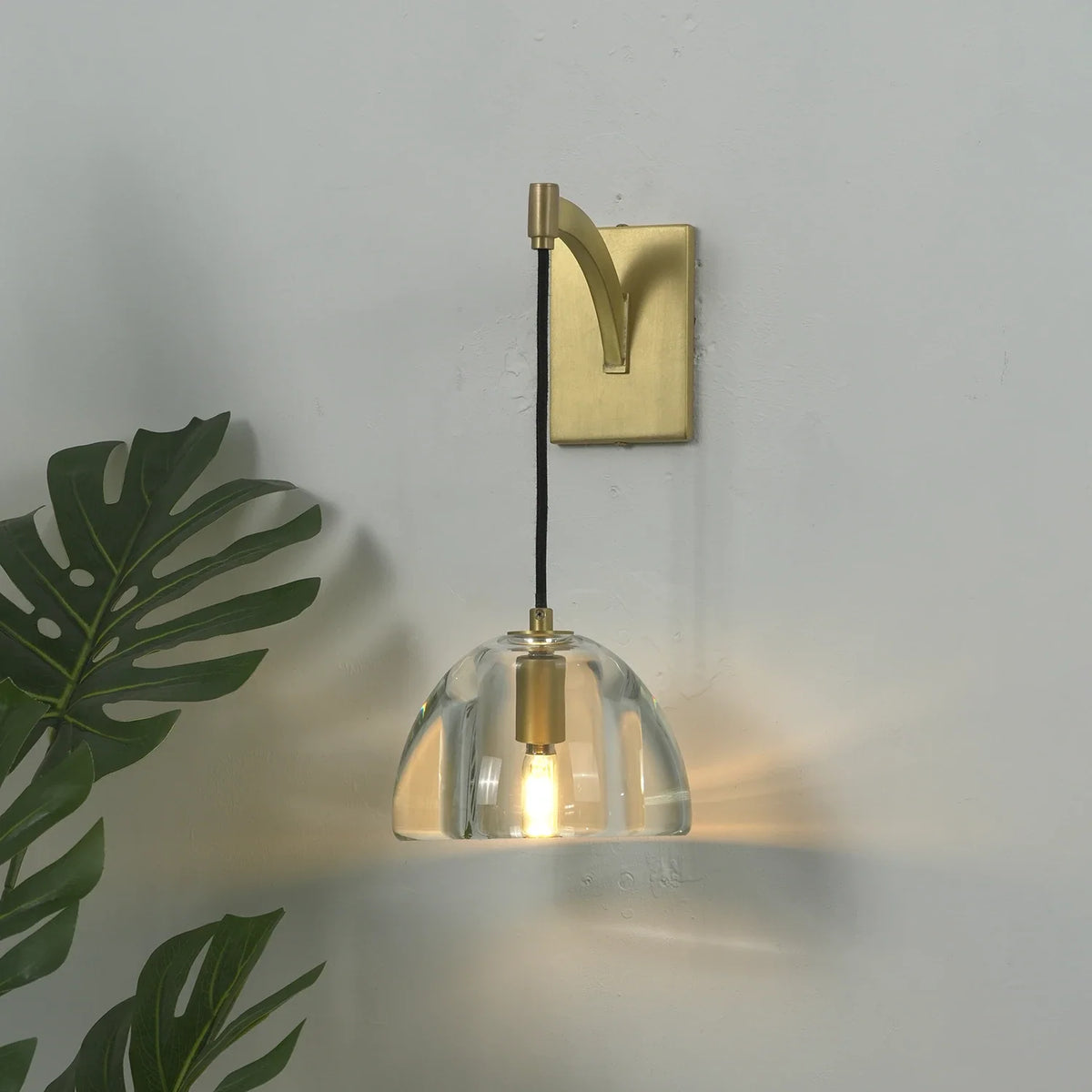 Halden Arched Crystal Wall Sconce – Crystal detail 9