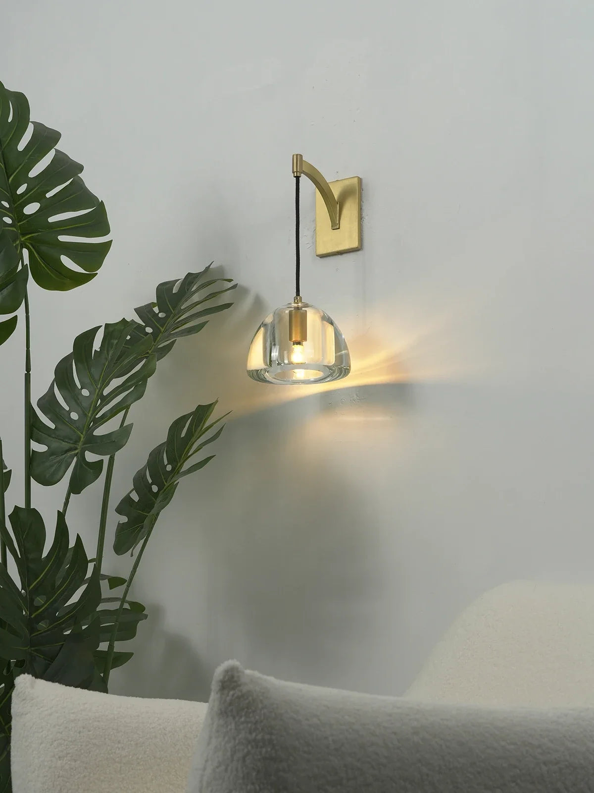 Halden Arched Crystal Wall Sconce – Crystal detail 12