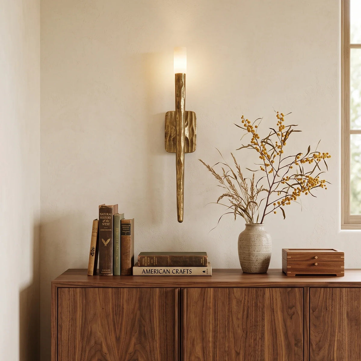 Hammered Torch Alabaster Wall Light – Alabaster detail 3