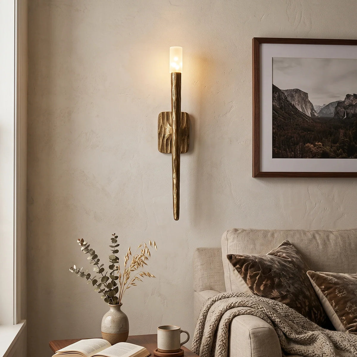 Hammered Torch Alabaster Wall Light – Alabaster detail 6