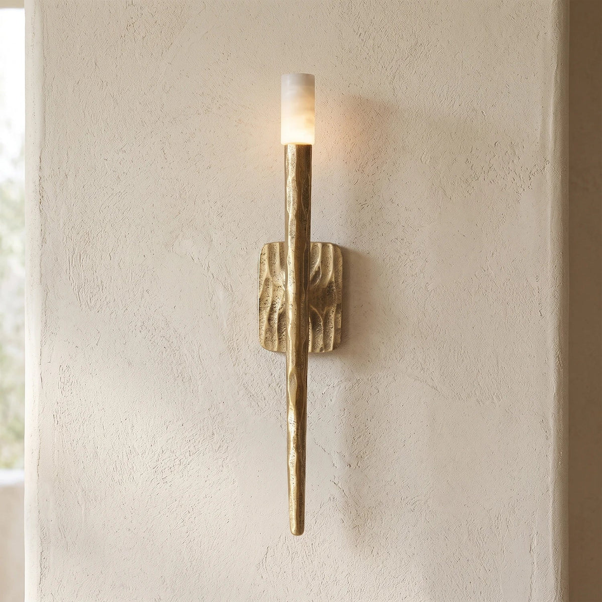 Hammered Torch Alabaster Wall Light – Alabaster detail 20