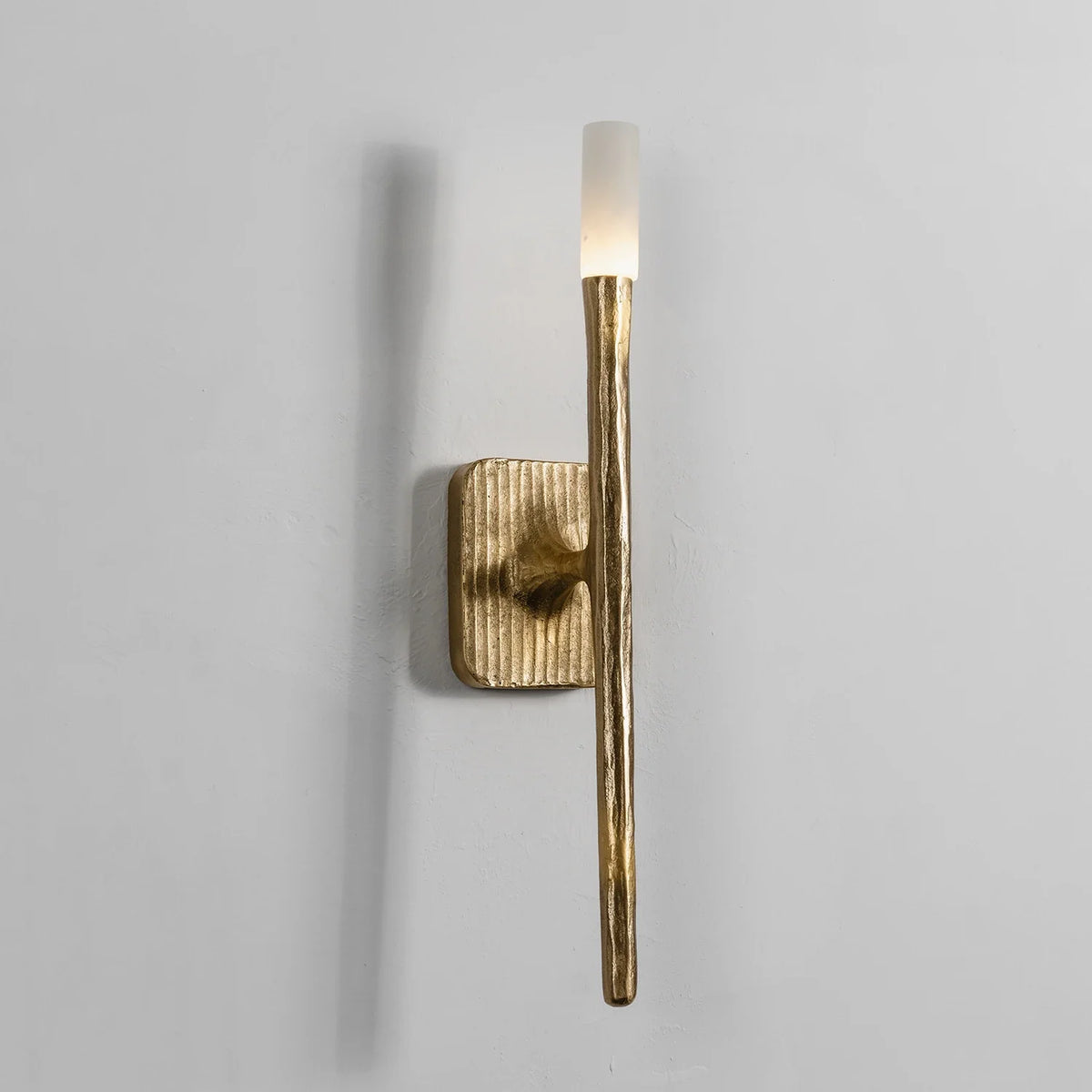 Hammered Torch Alabaster Wall Light – Alabaster detail 23