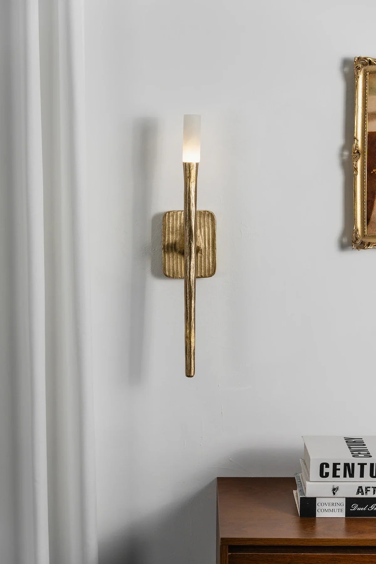 Hammered Torch Alabaster Wall Light – Alabaster detail 10