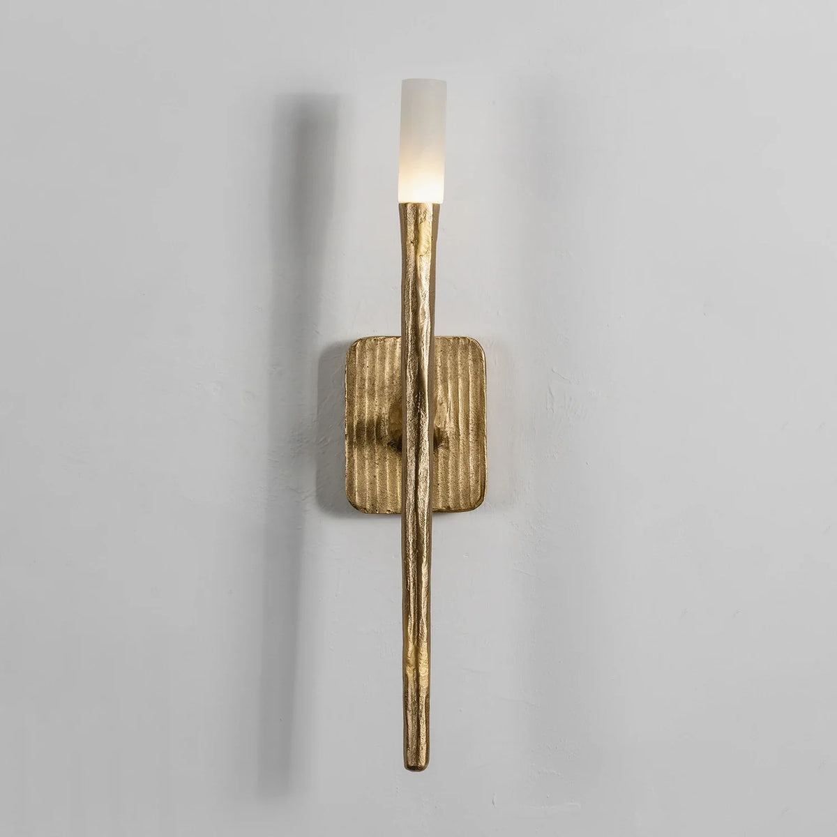 Hammered Torch Alabaster Wall Light – Alabaster detail 21
