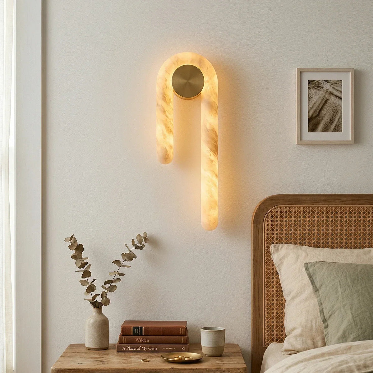 J-Shape Arlo Loop Alabaster Wall Sconce – Alabaster detail 2