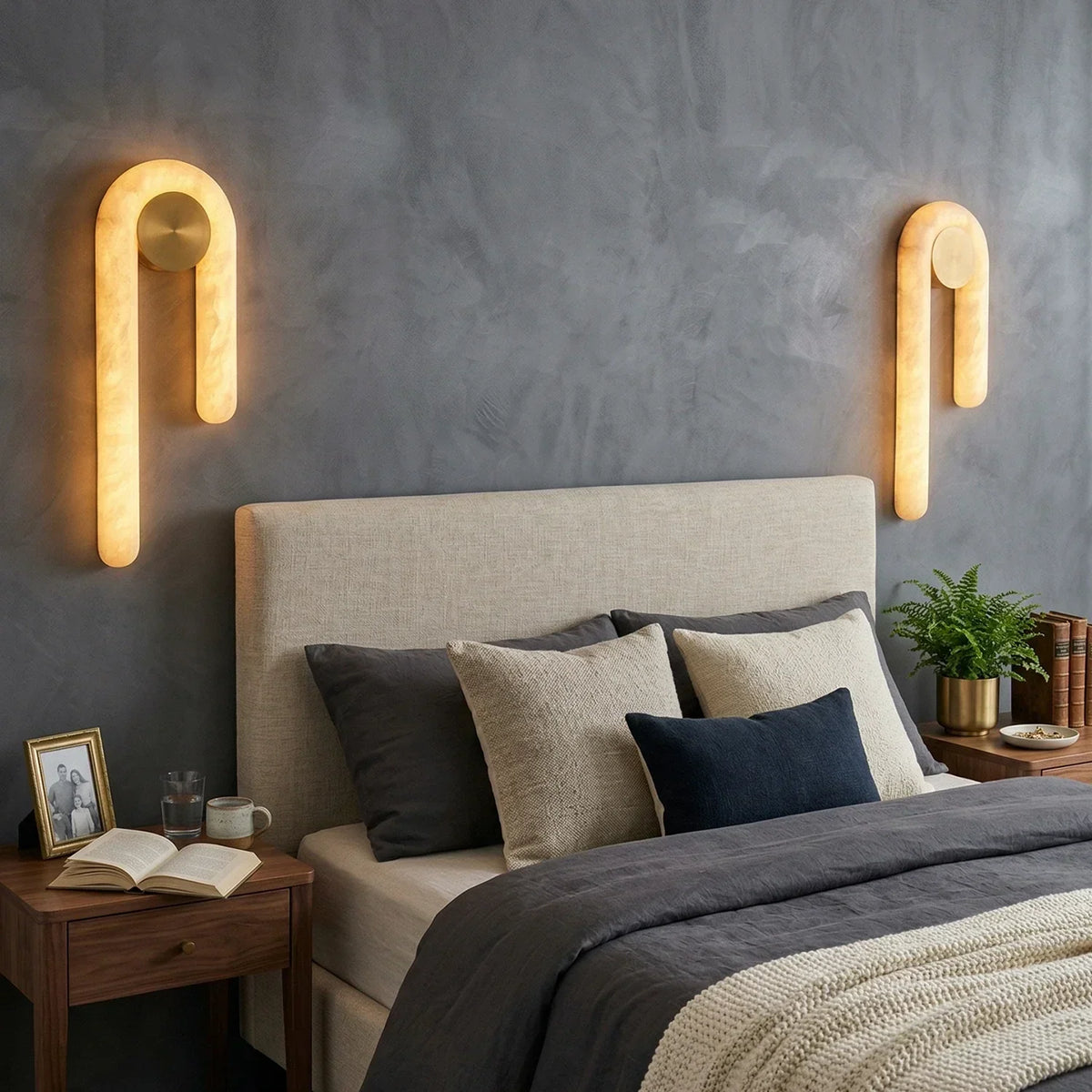 J-Shape Arlo Loop Alabaster Wall Sconce – Alabaster detail 10