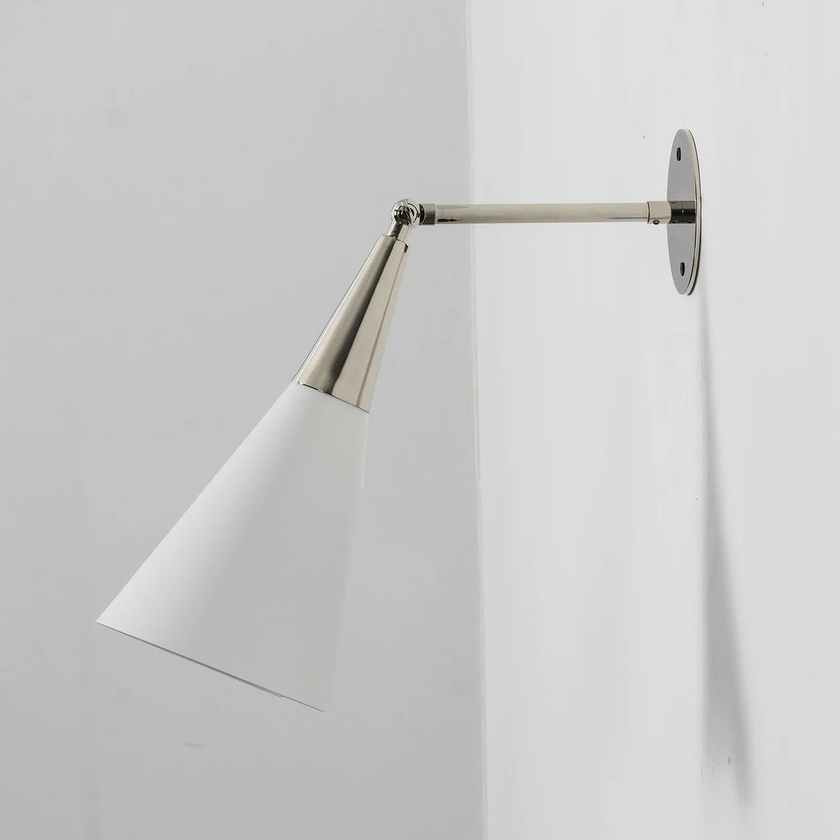 Leland Pivoting Cone Brass Wall Sconce – Brass detail 34