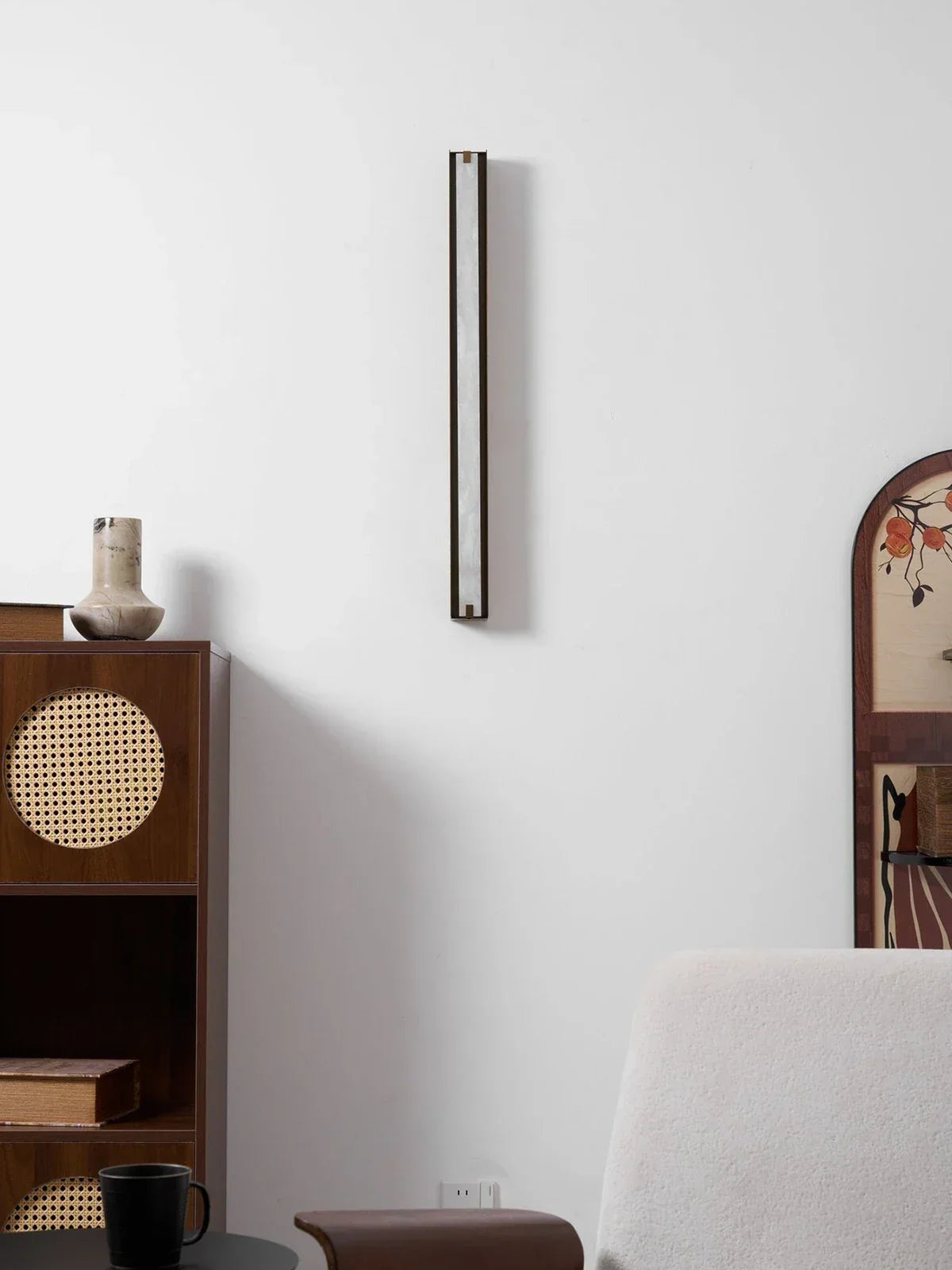Linear Symmetry Alabaster Wall Sconce – Alabaster detail 12