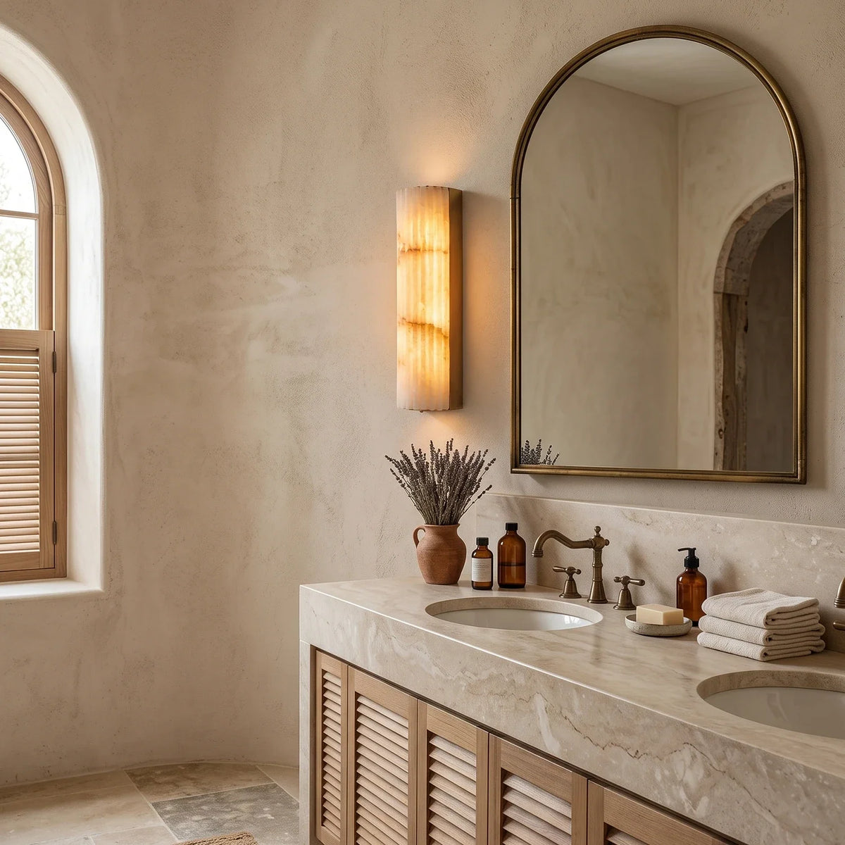 Lisbeth Fluted Alabaster Wall Sconce – Alabaster detail 2