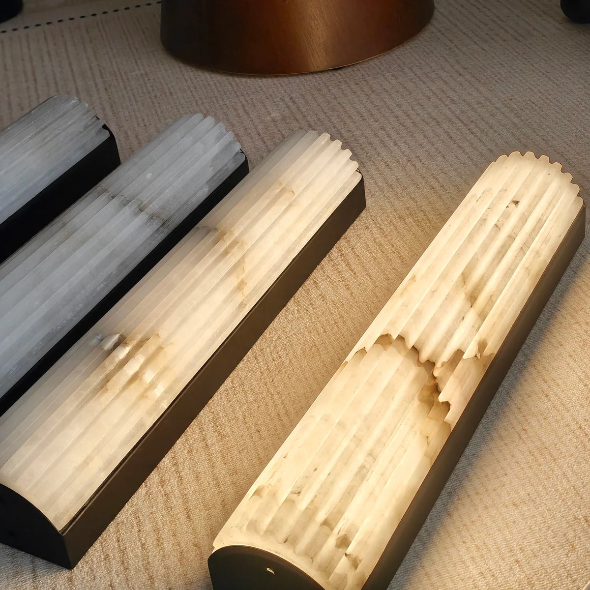 Lisbeth Fluted Alabaster Wall Sconce – Alabaster detail 11