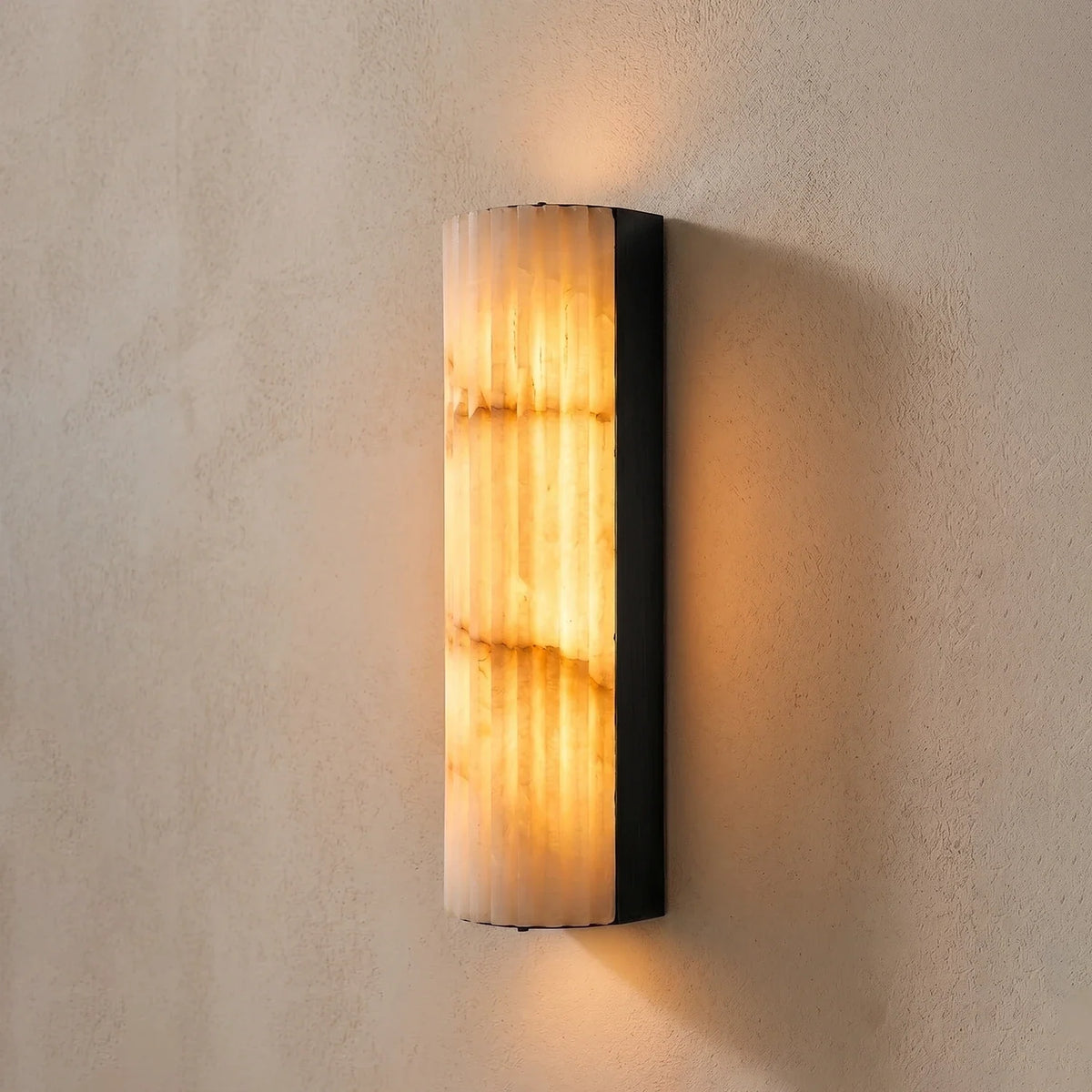Lisbeth Fluted Alabaster Wall Sconce – Alabaster detail 13