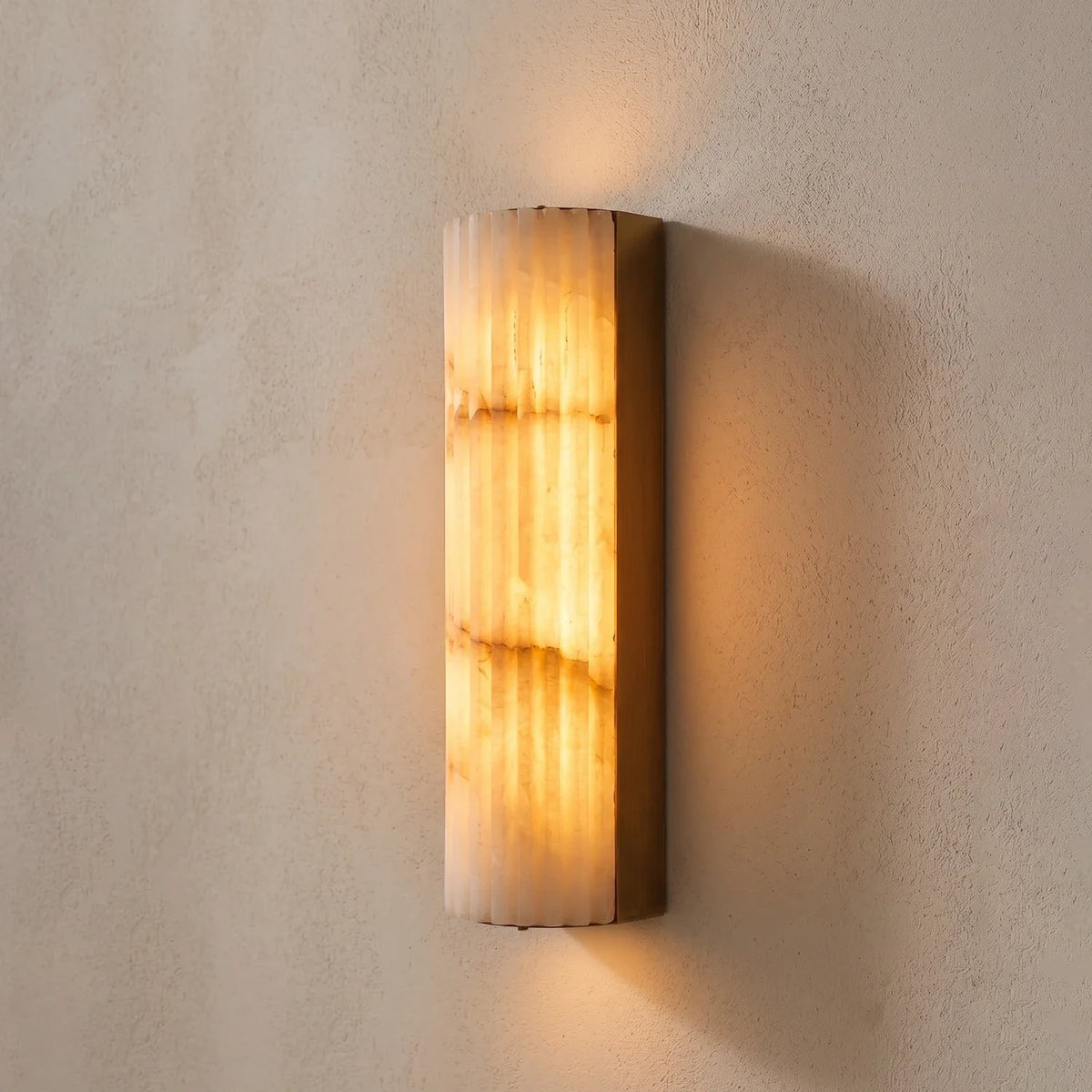 Lisbeth Fluted Alabaster Wall Sconce – Alabaster detail 14