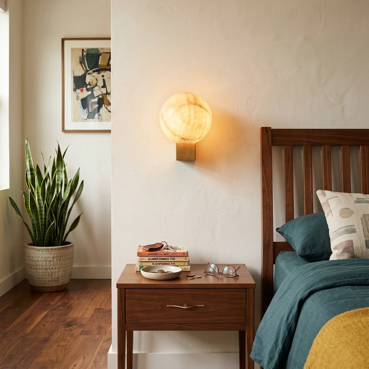 Lunara Alabaster Globe Wall Sconce – Alabaster detail 3
